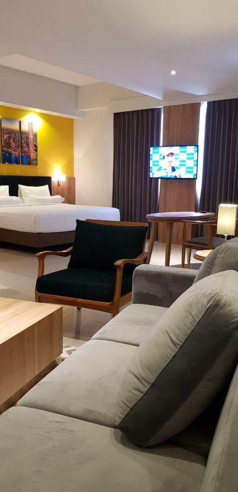 Great Diponegoro Hotel Surabaya Exteriör bild