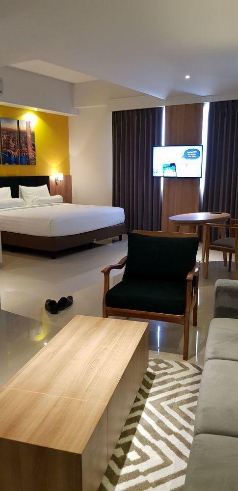 Great Diponegoro Hotel Surabaya Exteriör bild