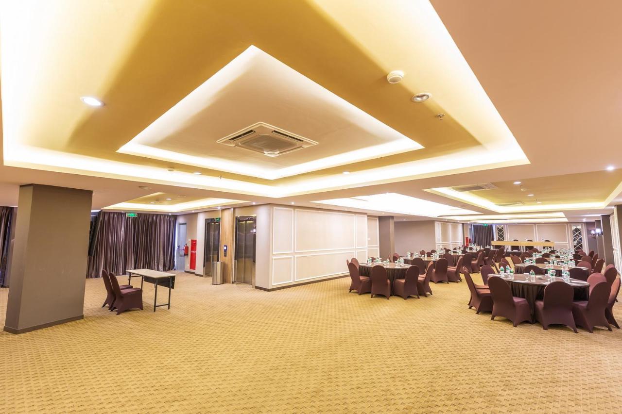 Great Diponegoro Hotel Surabaya Exteriör bild